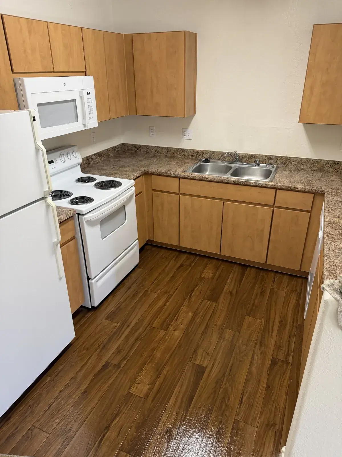 Apartment kitchen turnover cleaning — sparkling counters and appliances